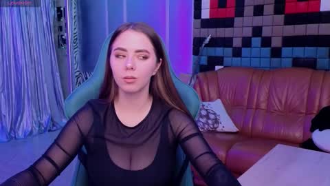 ivorywood_ online show from November 27, 2:41 pm