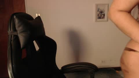 Snapshot of ivvy_bloom chatting on May 3, 10:05 pm IVVY online show from May 3, 10:05 pm