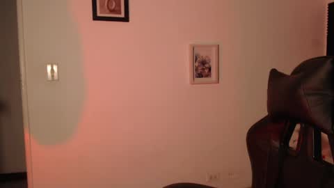 Snapshot of ivvy_bloom chatting on May 6, 1:03 am IVVY online show from May 6, 1:03 am