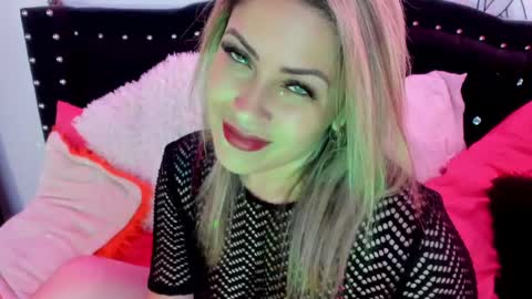 Snapshot of ivy__taylorr chatting on February 22, 5:13 pm Diana Rojas online show from February 22, 5:13 pm