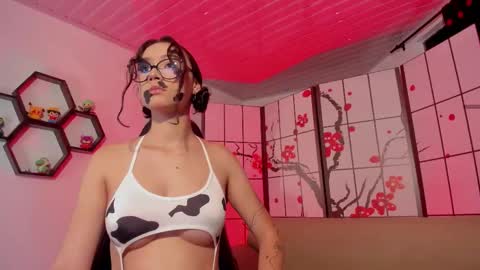 Snapshot of ivy_leister chatting on October 28, 5:44 am Ivy online show from October 28, 5:44 am