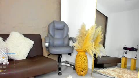 Snapshot of ivy_li chatting on December 11, 12:12 pm Daniela online show from December 11, 12:12 pm