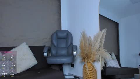 Snapshot of ivy_li chatting on December 28, 3:15 am Daniela online show from December 28, 3:15 am