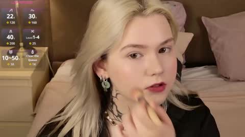 Snapshot of ivy_marlowe chatting on May 16, 9:39 am Ivy online show from May 16, 9:39 am