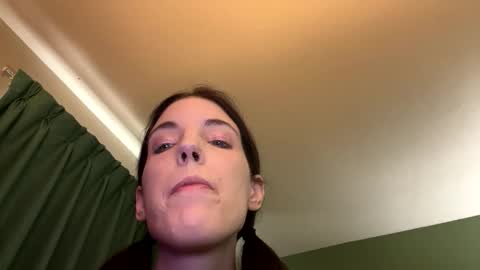 ivy_rose90 online show from April 1, 6:16 pm