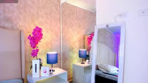 Ivy  online show from December 5, 9:00 pm