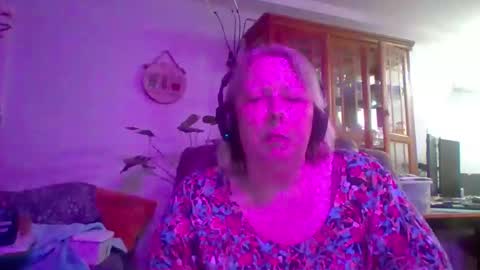 Snapshot of ivyjane3522 chatting on April 15, 11:38 pm ivyjane3522 online show from April 15, 11:38 pm