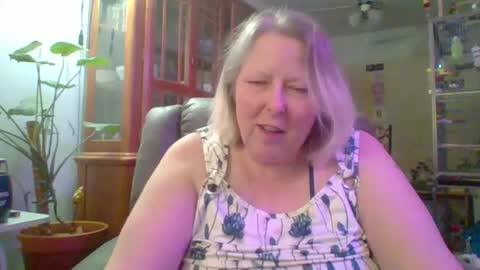 Snapshot of ivyjane3522 chatting on April 19, 12:54 am ivyjane3522 online show from April 19, 12:54 am