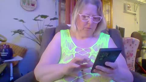 Snapshot of ivyjane3522 chatting on April 19, 3:22 pm ivyjane3522 online show from April 19, 3:22 pm