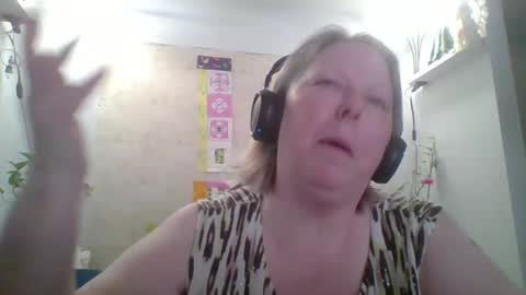 Snapshot of ivyjane3522 chatting on April 21, 12:33 pm ivyjane3522 online show from April 21, 12:33 pm