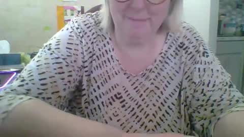 Snapshot of ivyjane3522 chatting on April 22, 1:23 pm ivyjane3522 online show from April 22, 1:23 pm