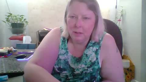Snapshot of ivyjane3522 chatting on May 5, 7:11 pm ivyjane3522 online show from May 5, 7:11 pm