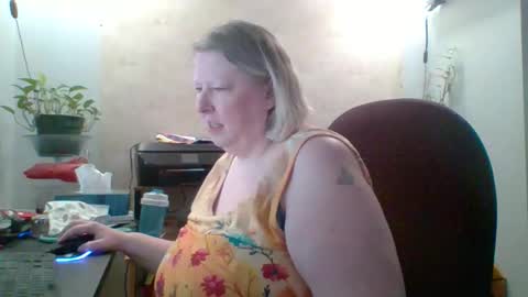 Snapshot of ivyjane3522 chatting on May 11, 2:45 pm ivyjane3522 online show from May 11, 2:45 pm