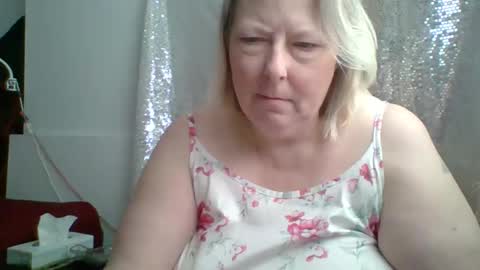 Snapshot of ivyjane3522 chatting on May 12, 2:14 pm ivyjane3522 online show from May 12, 2:14 pm