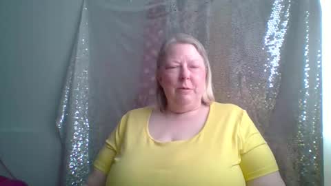 Snapshot of ivyjane3522 chatting on May 18, 2:56 pm ivyjane3522 online show from May 18, 2:56 pm