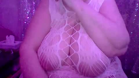 Snapshot of ivyjane3522 chatting on May 19, 2:18 am ivyjane3522 online show from May 19, 2:18 am