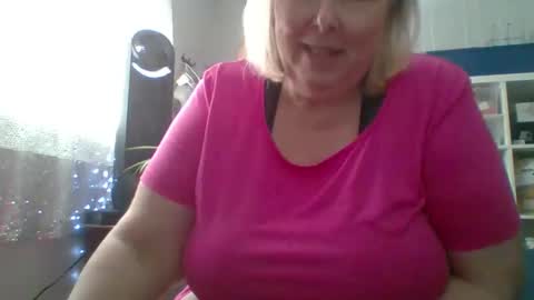 Snapshot of ivyjane3522 chatting on June 7, 1:26 pm ivyjane3522 online show from June 7, 1:26 pm