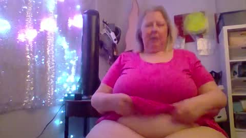 Snapshot of ivyjane3522 chatting on June 11, 1:16 am ivyjane3522 online show from June 11, 1:16 am