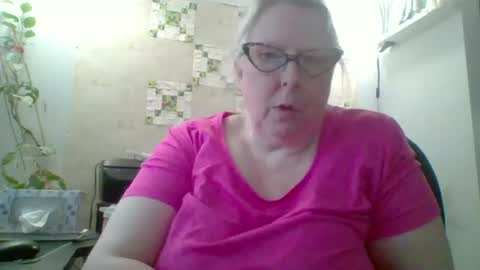 Snapshot of ivyjane3522 chatting on June 15, 5:37 pm ivyjane3522 online show from June 15, 5:37 pm