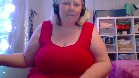 Snapshot of ivyjane3522 chatting on June 28, 3:23 am ivyjane3522 online show from June 28, 3:23 am