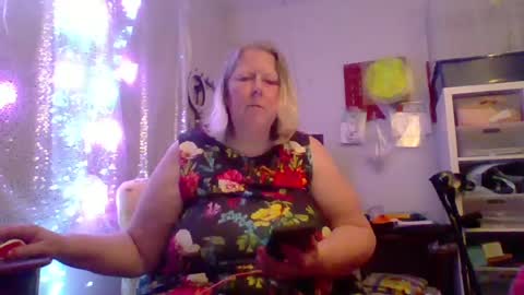 Snapshot of ivyjane3522 chatting on June 30, 1:50 am ivyjane3522 online show from June 30, 1:50 am