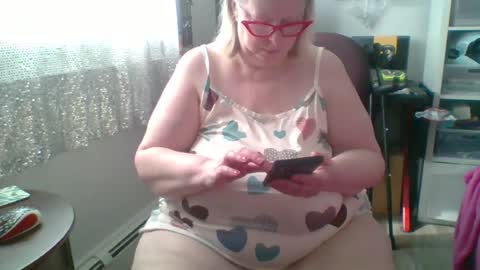 Snapshot of ivyjane3522 chatting on July 2, 12:44 pm ivyjane3522 online show from July 2, 12:44 pm