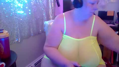 Snapshot of ivyjane3522 chatting on July 4, 3:02 am ivyjane3522 online show from July 4, 3:02 am