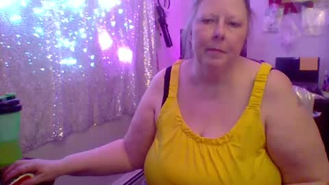 Snapshot of ivyjane3522 chatting on July 5, 1:01 am ivyjane3522 online show from July 5, 1:01 am