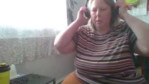 Snapshot of ivyjane3522 chatting on July 5, 4:47 pm ivyjane3522 online show from July 5, 4:47 pm