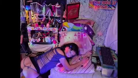 Snapshot of ivyjennifer366 chatting on June 18, 4:02 am ivyjennifer366 online show from June 18, 4:02 am