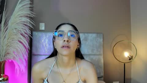 IvyJhonss online show from December 17, 12:00 pm