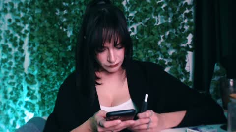 Snapshot of ivyjonson chatting on December 21, 4:46 pm Miss Ivy online show from December 21, 4:46 pm