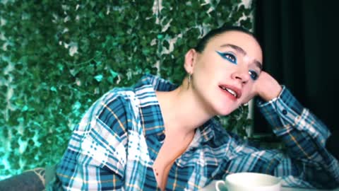 Snapshot of ivyjonson chatting on December 23, 2:13 am Miss Ivy online show from December 23, 2:13 am