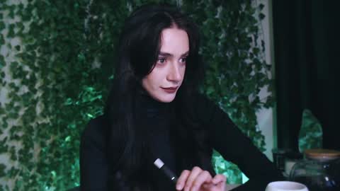 Snapshot of ivyjonson chatting on January 9, 5:43 pm Miss Ivy online show from January 9, 5:43 pm