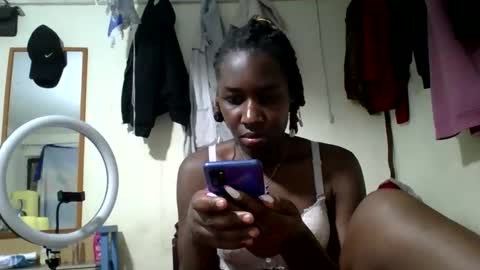 ivyk_ online show from April 6, 7:15 pm