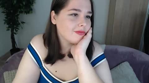 Snapshot of ivylebelly chatting on October 6, 8:01 am Ivy online show from October 6, 8:01 am