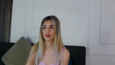Snapshot of ivylustt chatting on June 19, 5:34 am IvyLustt online show from June 19, 5:34 am
