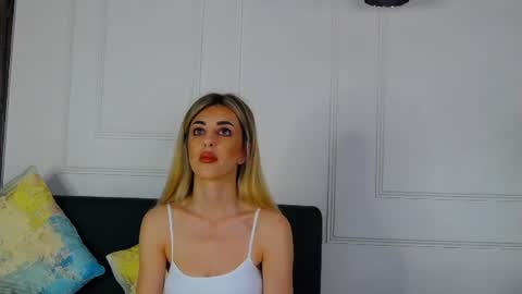 Snapshot of ivylustt chatting on June 25, 5:34 am IvyLustt online show from June 25, 5:34 am