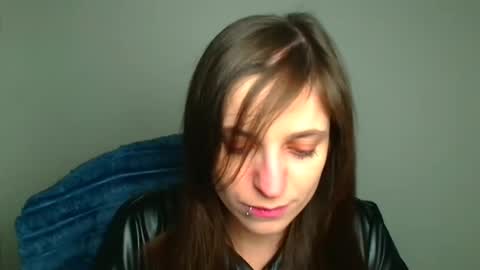 Snapshot of ivynoir_ chatting on April 3, 12:14 pm Ivy online show from April 3, 12:14 pm