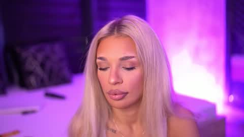 IvyRowa online show from October 2, 5:53 pm