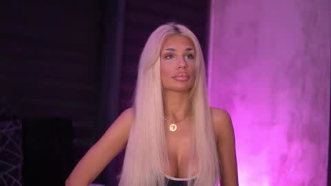 IvyRowa online show from December 14, 6:45 pm