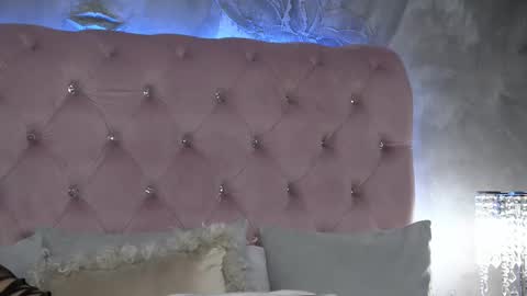  Ivy  online show from December 4, 6:23 am