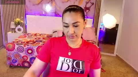 Snapshot of ivyshine7 chatting on June 16, 7:38 pm ivyshine7 online show from June 16, 7:38 pm