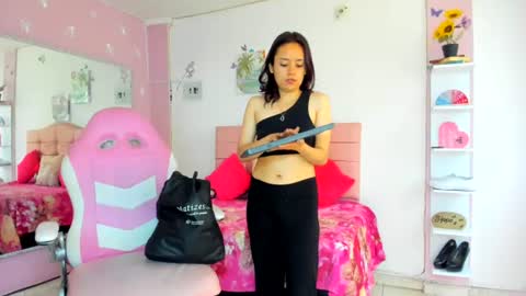 Snapshot of ivyyemerald_ chatting on July 3, 3:29 pm IVY online show from July 3, 3:29 pm