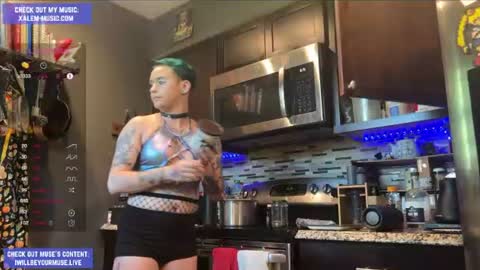 Muse hethey online show from June 30, 11:17 pm