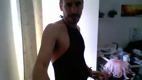 Snapshot of iyoperro chatting on May 16, 10:47 am Casandro online show from May 16, 10:47 am