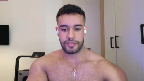 Snapshot of izaak_lover chatting on January 3, 11:55 pm Izaak online show from January 3, 11:55 pm