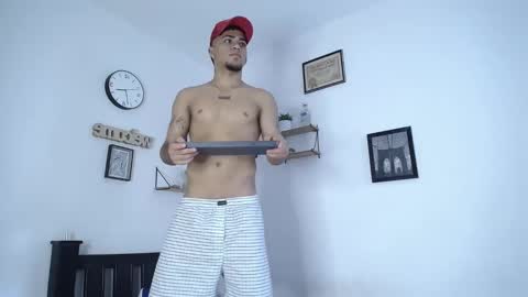 izaack online show from March 11, 8:31 pm