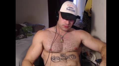 Snapshot of izak144 chatting on December 12, 10:31 pm izak144 online show from December 12, 10:31 pm