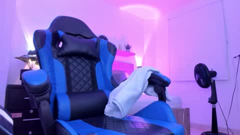 Iza online show from December 18, 1:39 pm